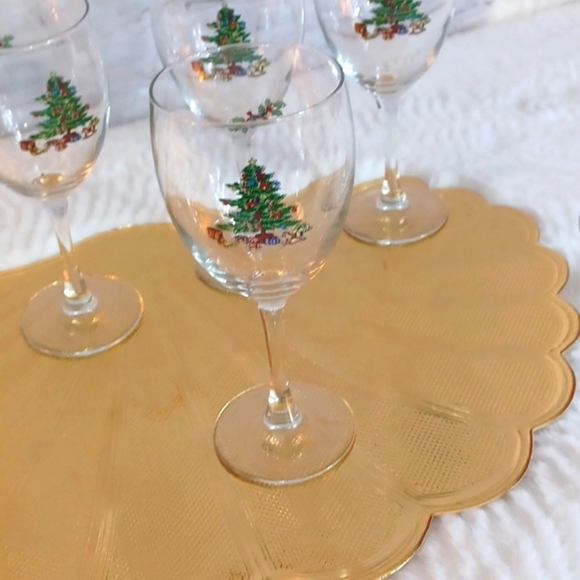 CUTHBERTSON Orignal 11oz Christmas Wine Glasses 1 set Left of 4 For This… - Picture 6 of 9